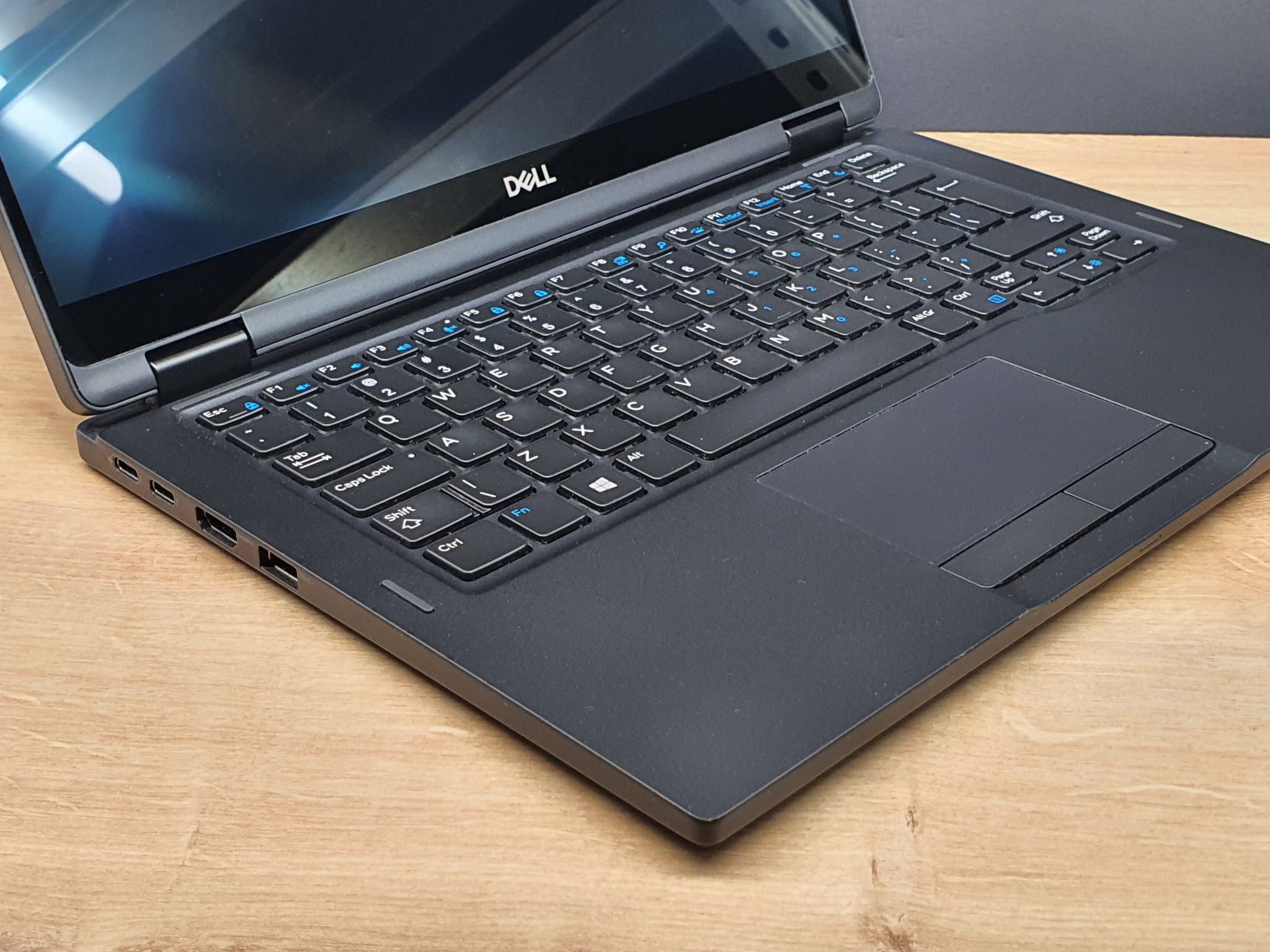 Laptop DELL Latitude 7390 2in1 | i5-8350U / 16GB / 512GB / FHD /OUTLET