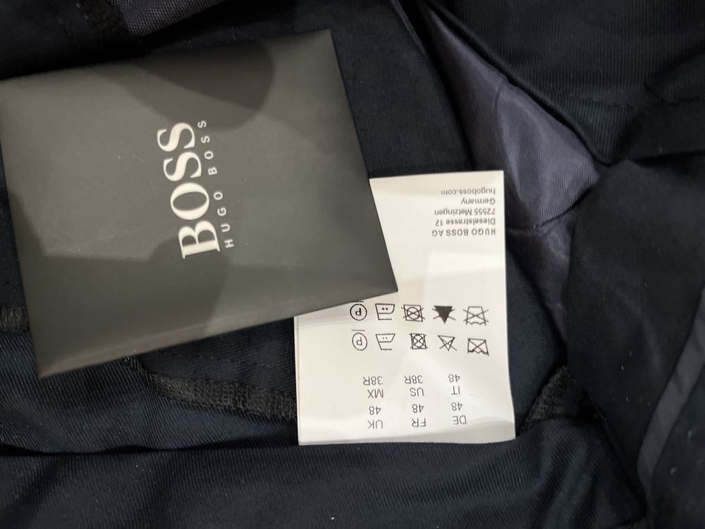 Костюм HUGO BOSS шерсть 48 р.