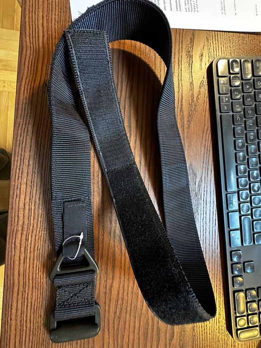 Pas taktyczny z klamrą/ uchem D-ring i wewnętrzną kieszenią