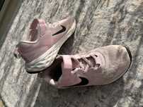 Nike adidasy rozowe rozmiar 33,5 trampki dla dziewczynki
