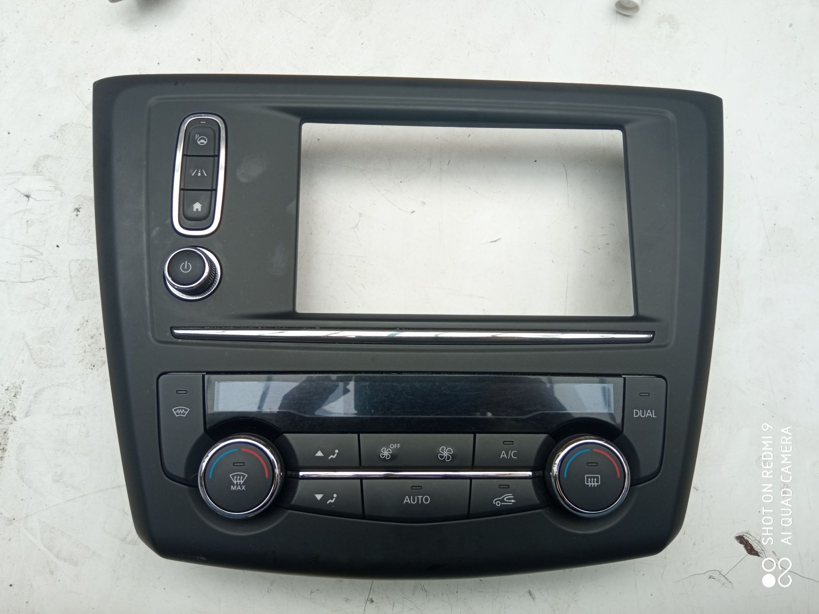 Panel klimatyzacji ramka radia Renault Kadjar