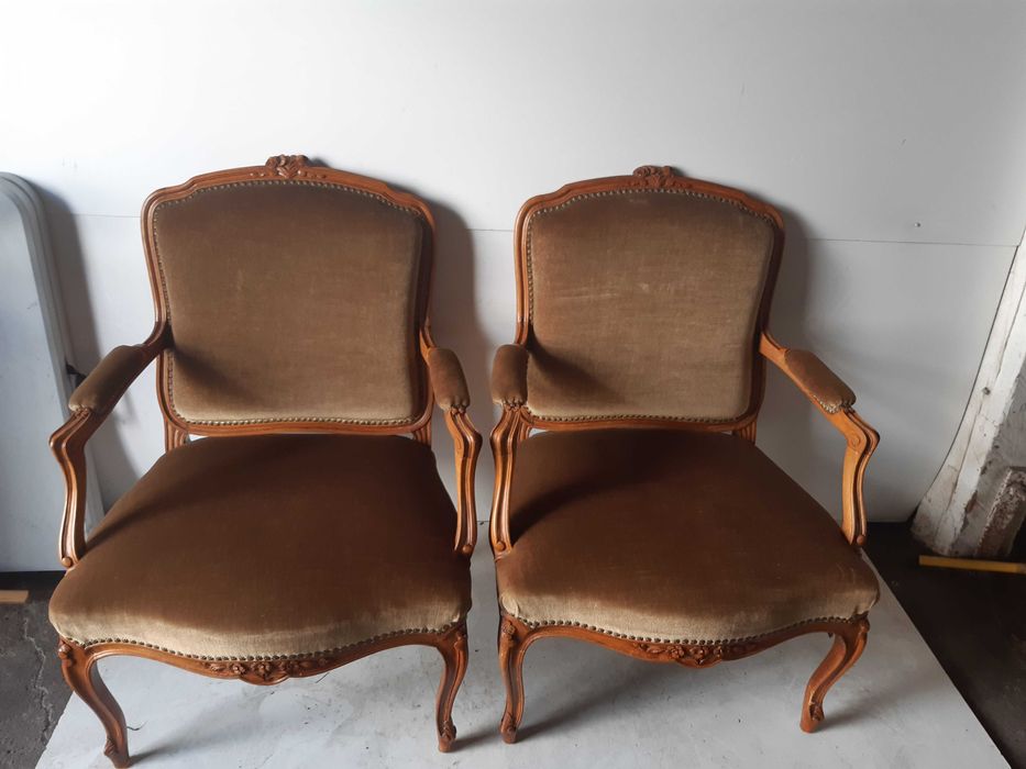 Duże fotele ludwikowskie