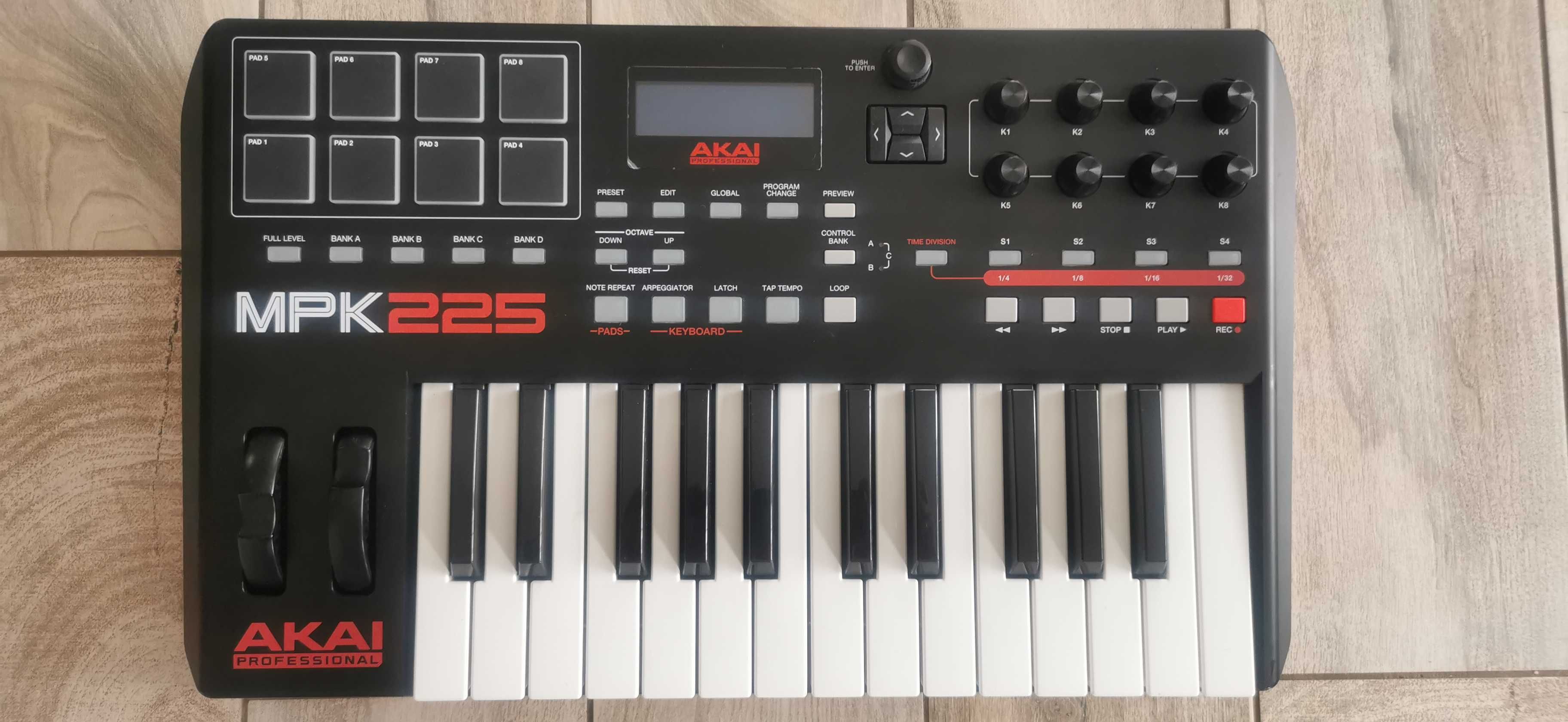 Klawiatura MIDI Akai MPK225 USB, pady, knoby, idealna do abletona