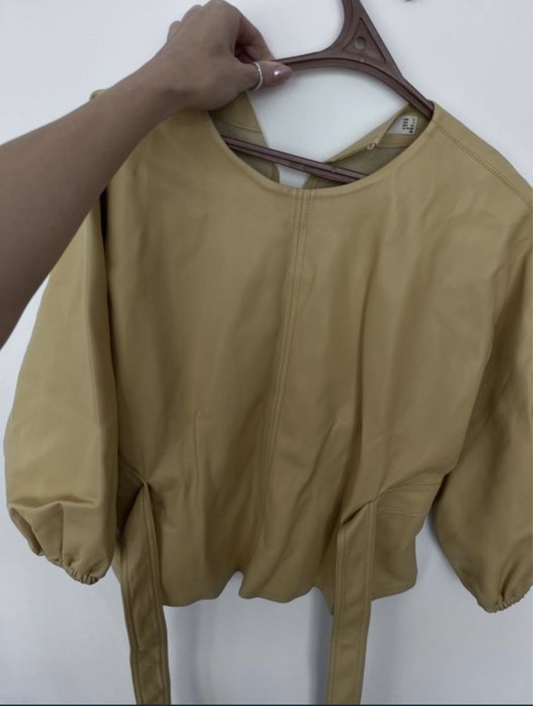 Подарую Блуза шкірзам mango