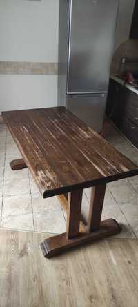 Stół z drewna twardego
