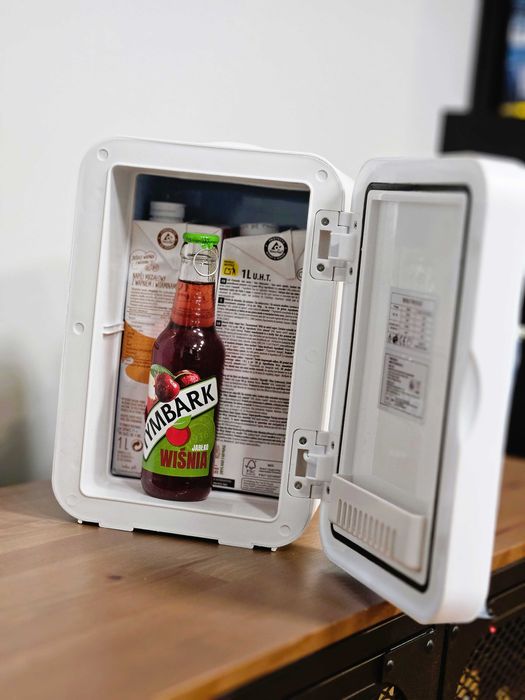 Mini lodówka przenośna – idealna do przechowywania kosmetyków! LED!