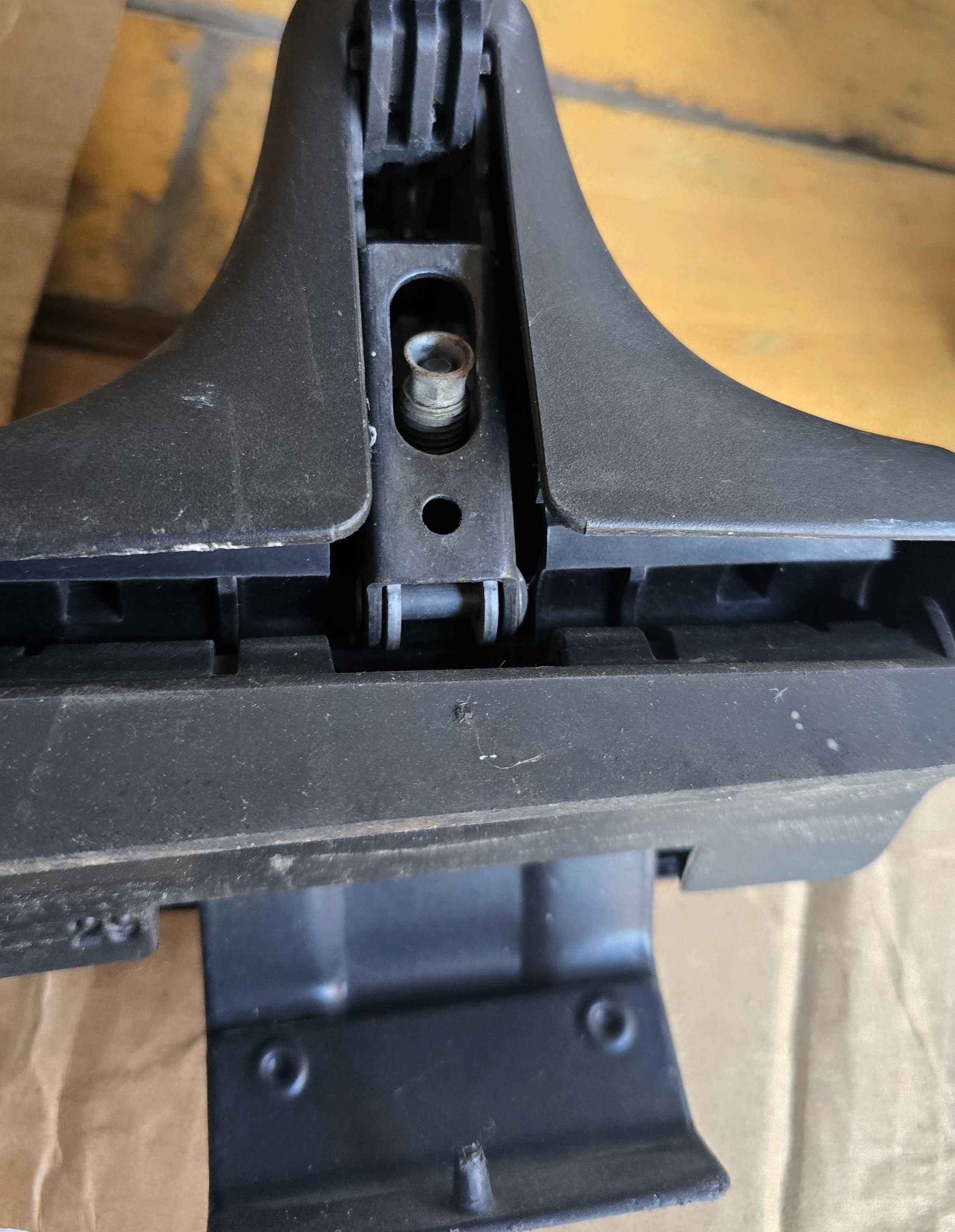 Stopy / mocowanie bagażnika dachowego Thule 754 + KIT 1591 Audi