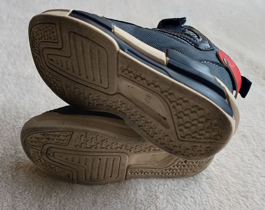 Sneakersy chłopięce 28