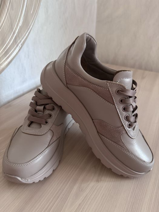 Жіночі кросівки,нові 37 розмір