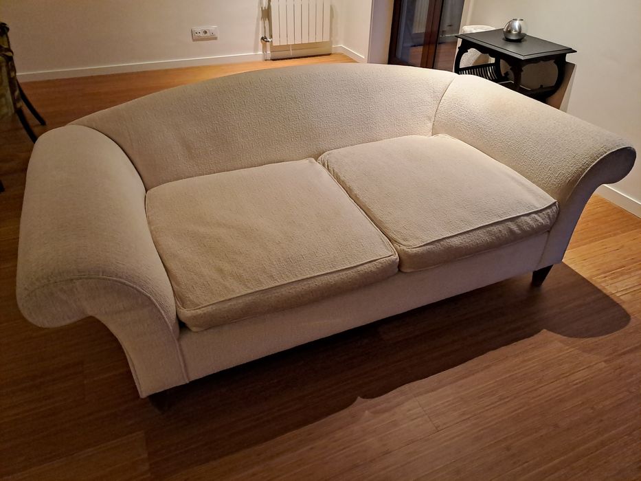 Sofá de três lugares