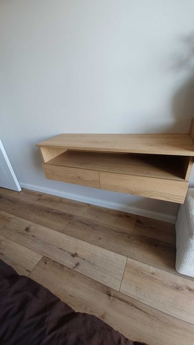 Stolik pólka rtv pod TV podwieszana