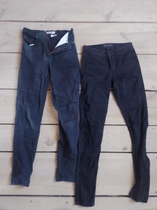 Віддам безкоштовно багато одягу, взуття.