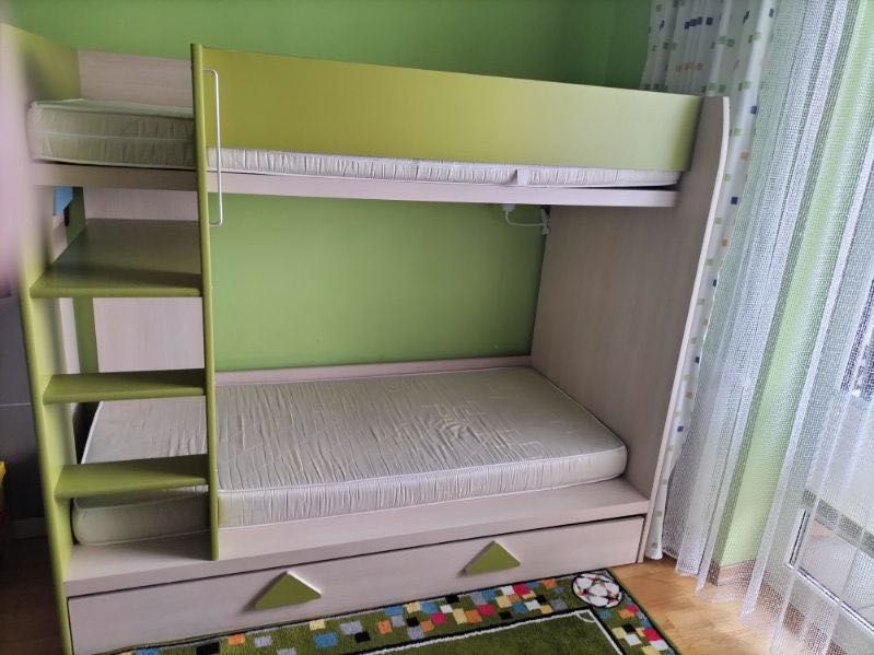 Łóżko piętrowe marki BRW