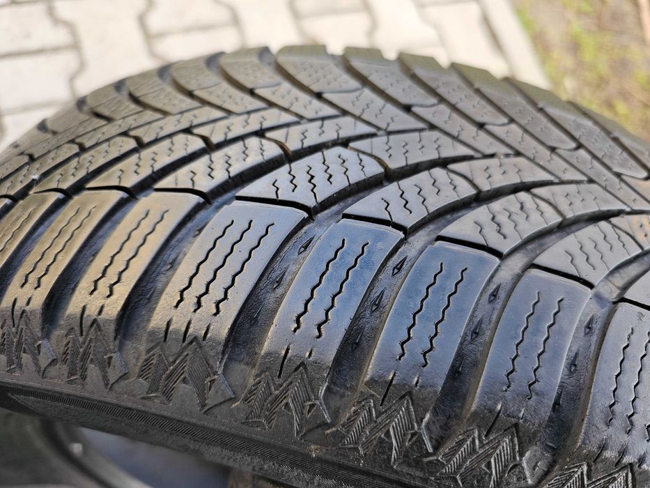 Zima Semperit 205/60 R16 6.5mm