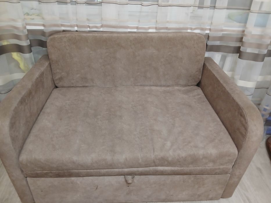 Диван-ліжко. Шир. 127, довж. 80, спальне місце 110, довжина 190.