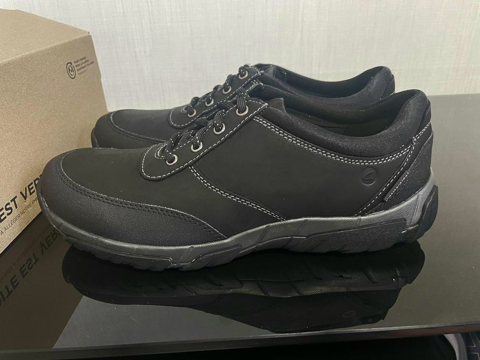 Кожаные водонепроницаемые ботинки от английского бренда  Clarks