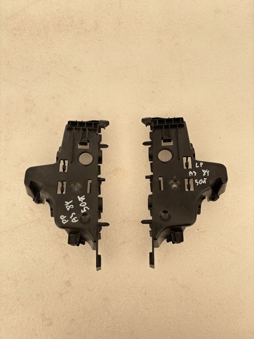 Audi A3 8Y 20- ślizg zderzaka prawy lewy przód przedni mocowanie