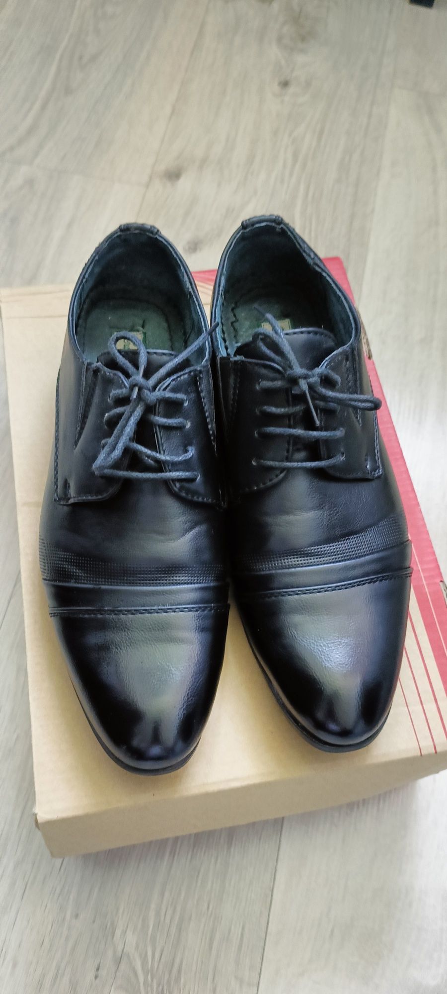 Buty chłopięce rozmiar 38