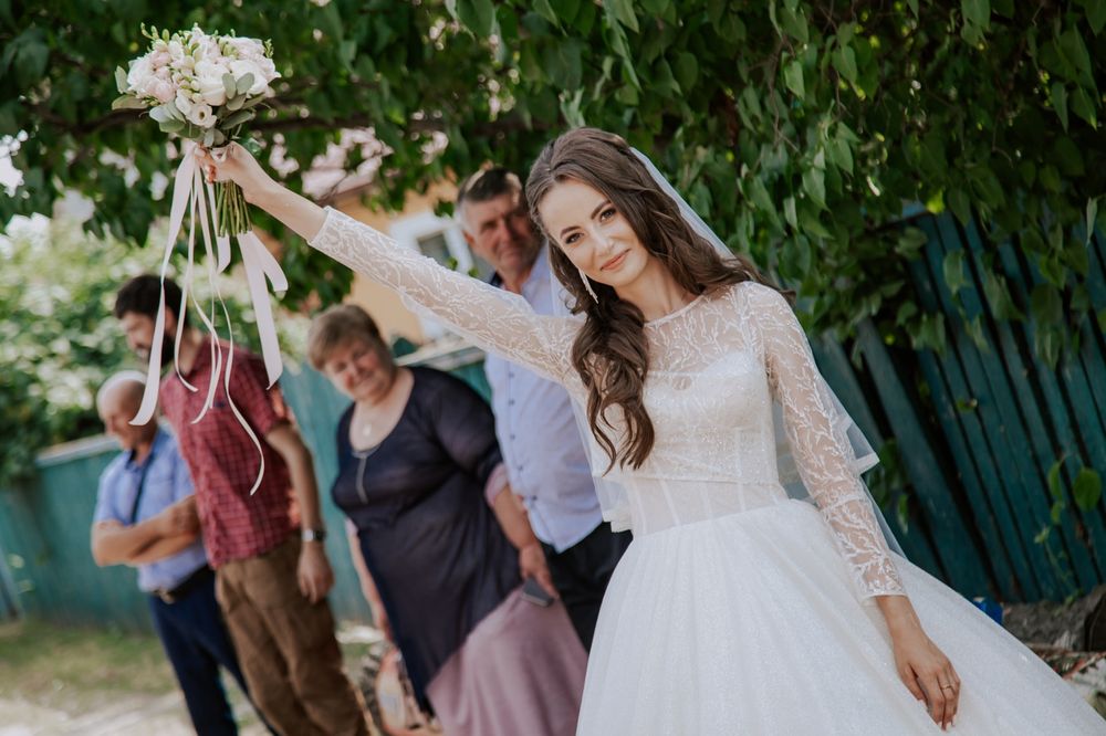 Продам весільну сукню