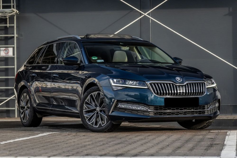 Skoda Superb Salon PL/ 1 wł. / Canton / Panorama / ASO / Lava Blue / L&K