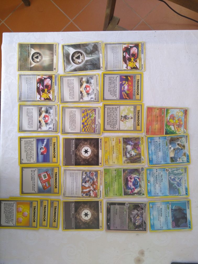 +/- 300 cartas Pokémon