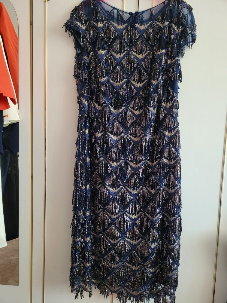Wyjściowa sukienka z frędzlami r.50