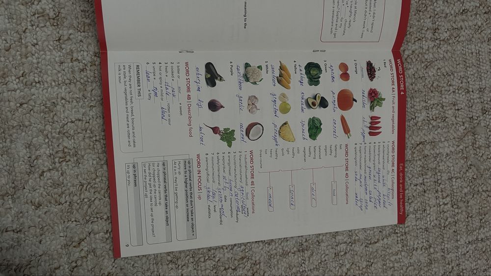 Книга „ Student’s book focus 3”.