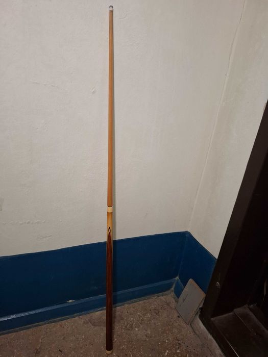 Кий для бильярда.