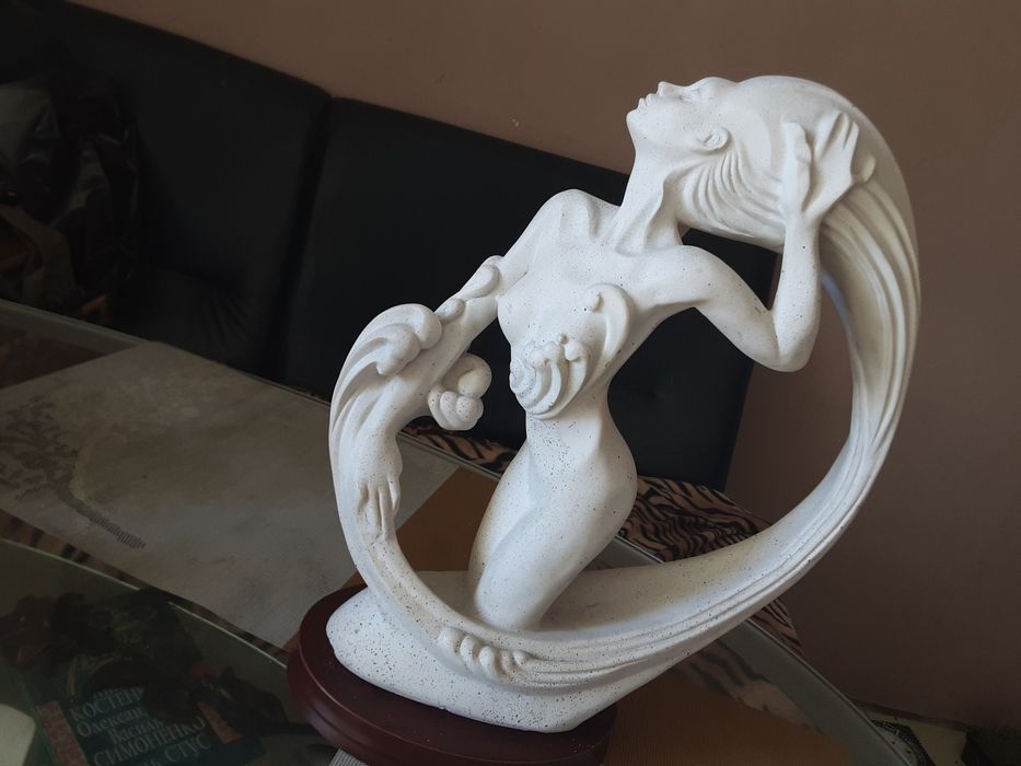 Скульптура "Афродита" глина, дерево .