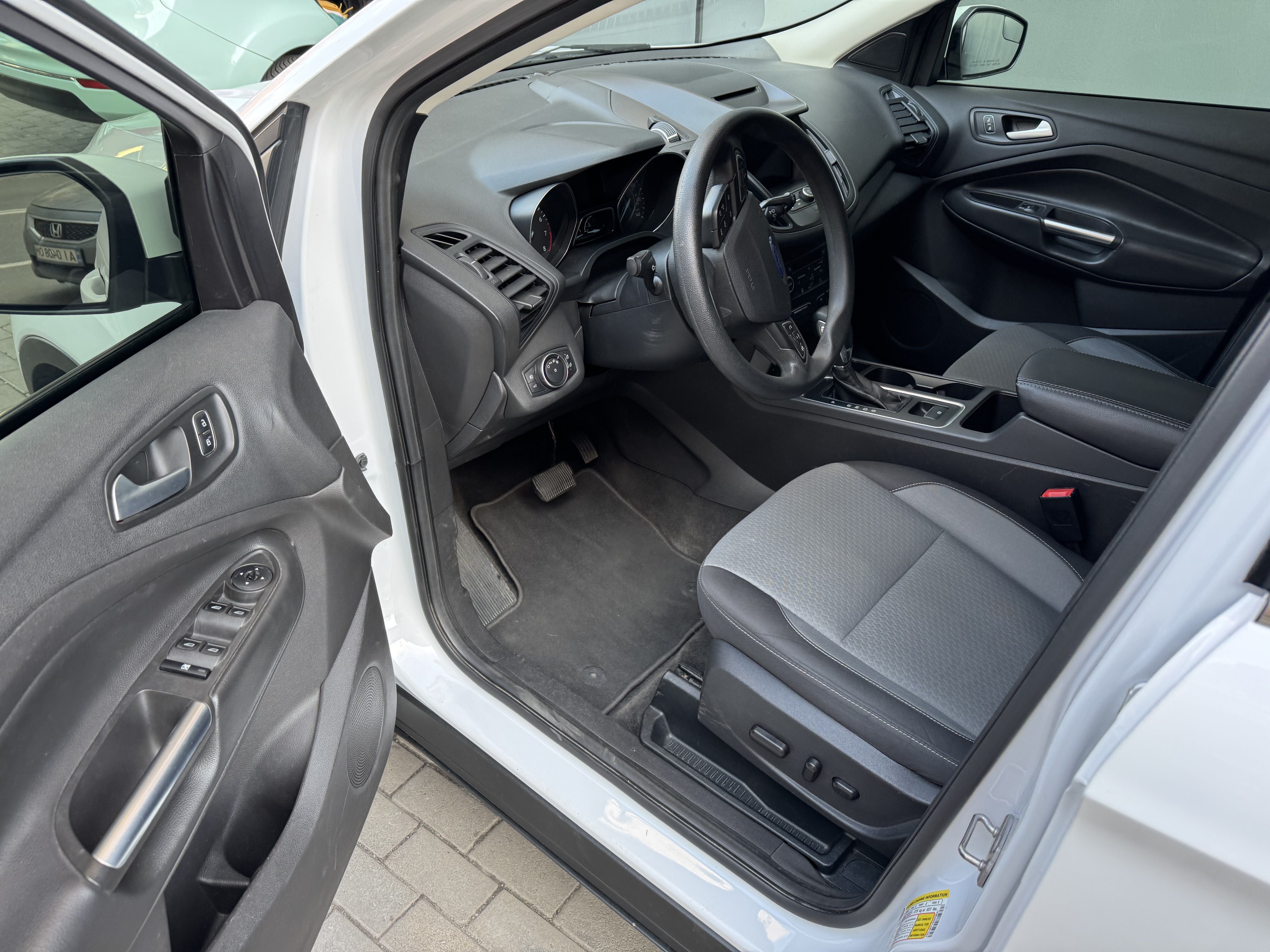 Ford Escape 2018 White 1.5L ecoboost 4x4 sync3