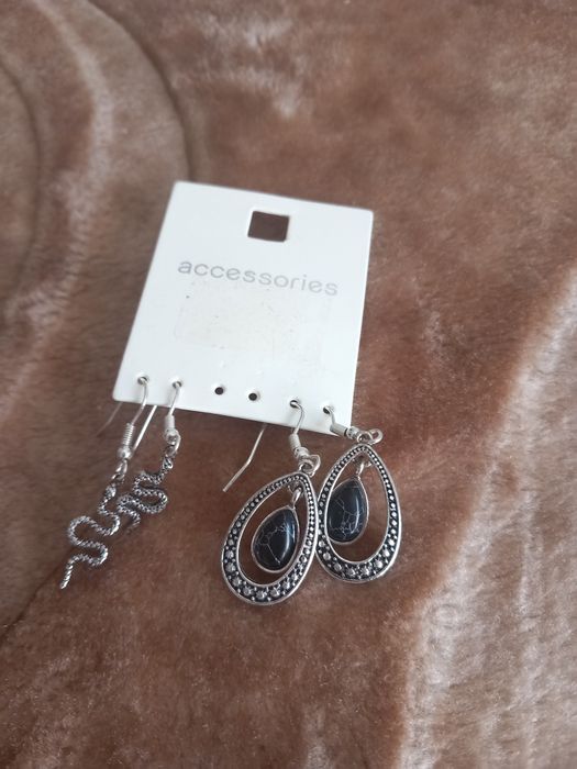 2 pares brincos e 2 pulseiras novos