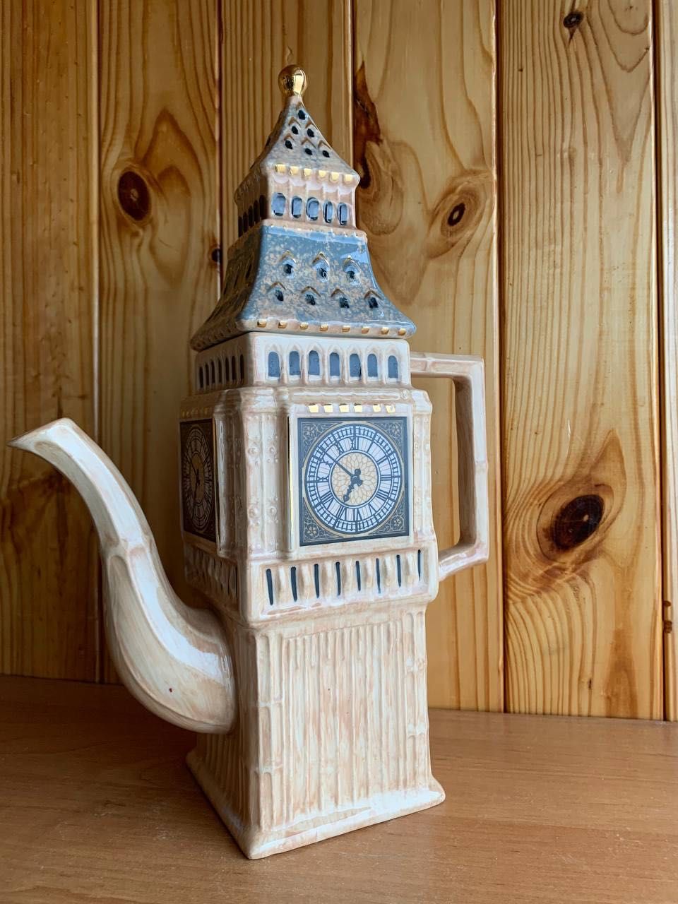 Сувенірний чайник у вигляді BIG Ben новий