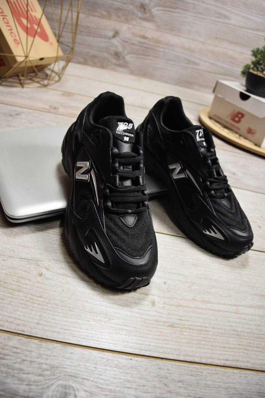 Чоловічі кросівки / New Balance 725 Black
