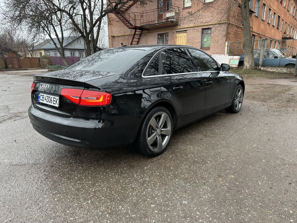 Продам Audi A4  2013