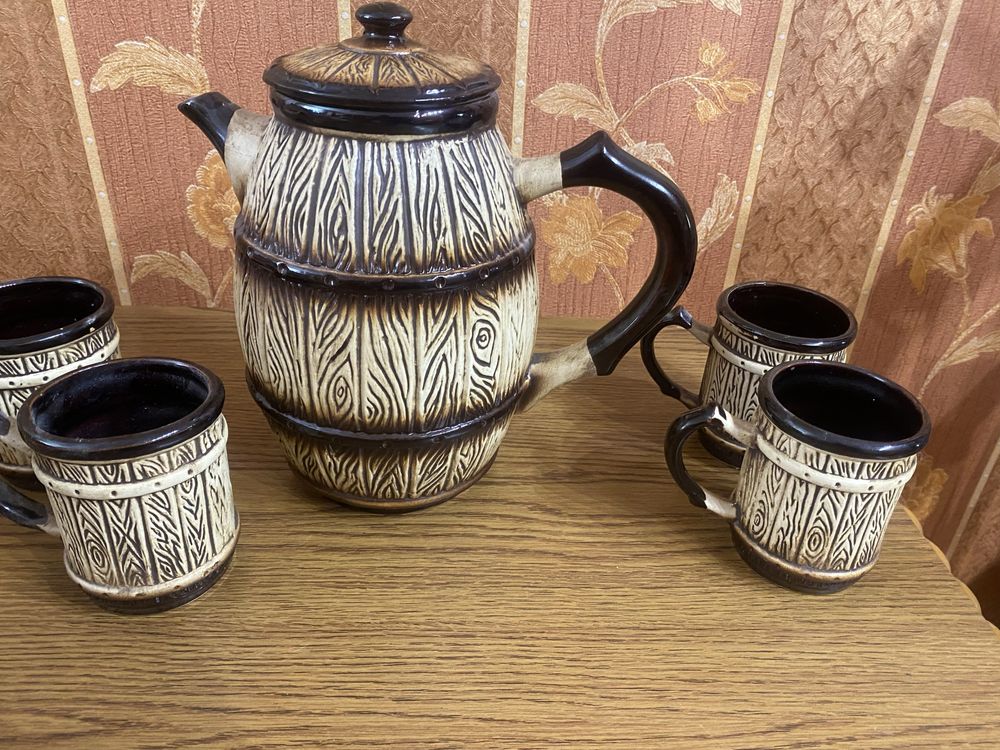 Кувшин,чашки в кол.4 шт.для чая,молока,кваса