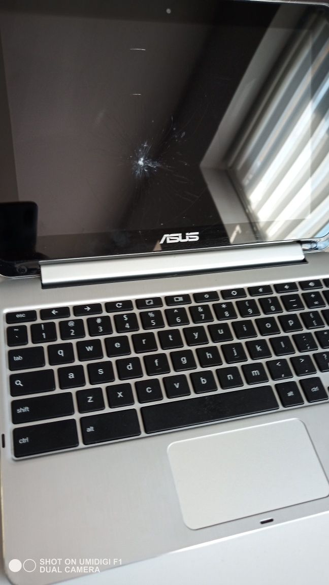 Asus Chromebook laptop z zasilaczem