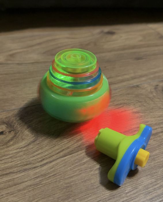 Розвиваючі іграшки для дитини