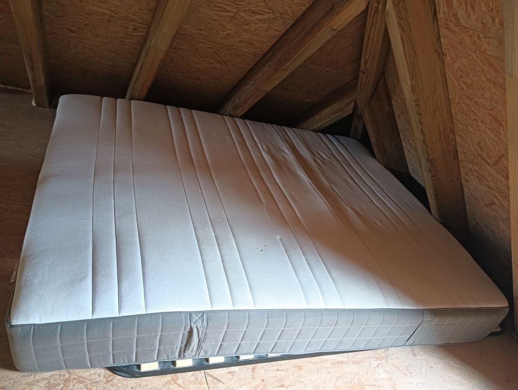Colchão de casal IKEA