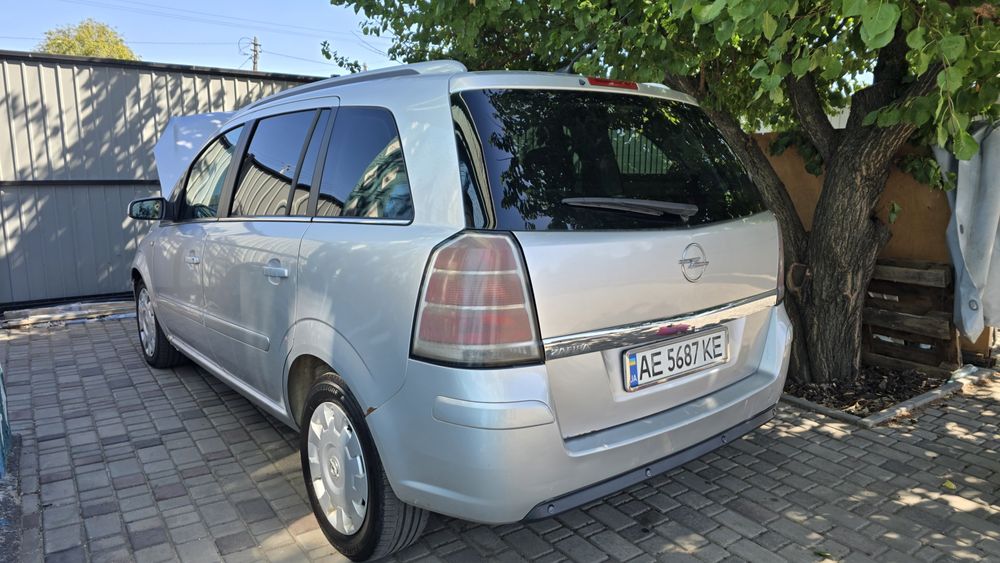 Opel Zafira B 1.9 CDTI Економна та простора сімейна

2

Машина