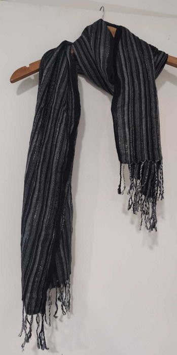 Echarpe – 19 x 1,85 – riscas cinza e preto