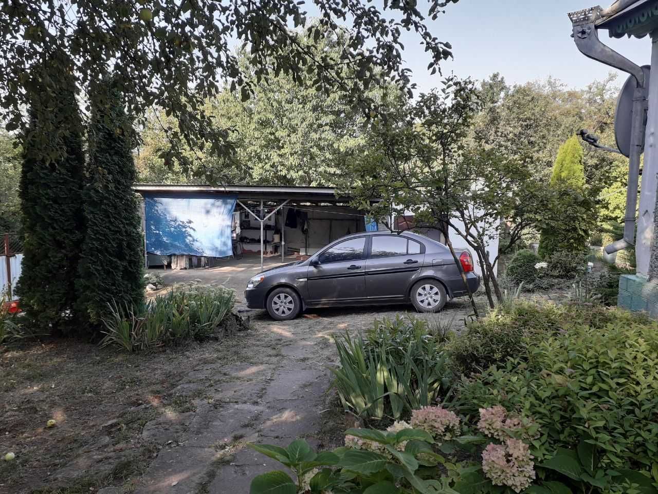 Продається хата у с.Яруга, для літнього відпочинку,  "заходь і живи".