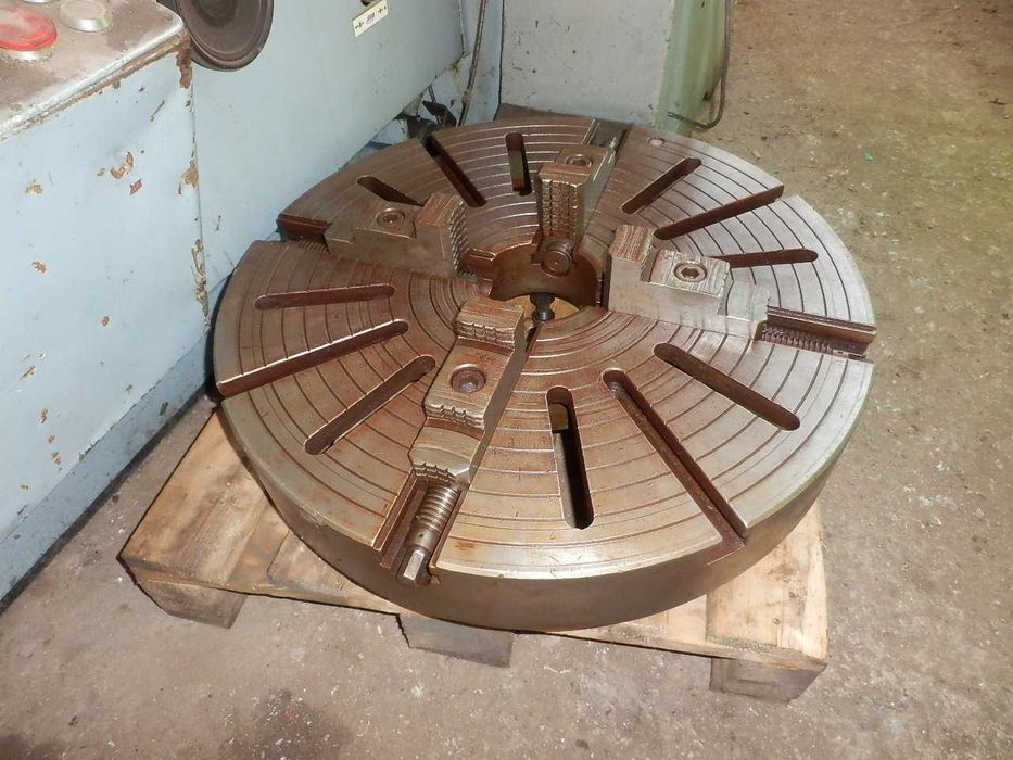 Uchwyt tokarski fi 800 mm – 4 szczęki