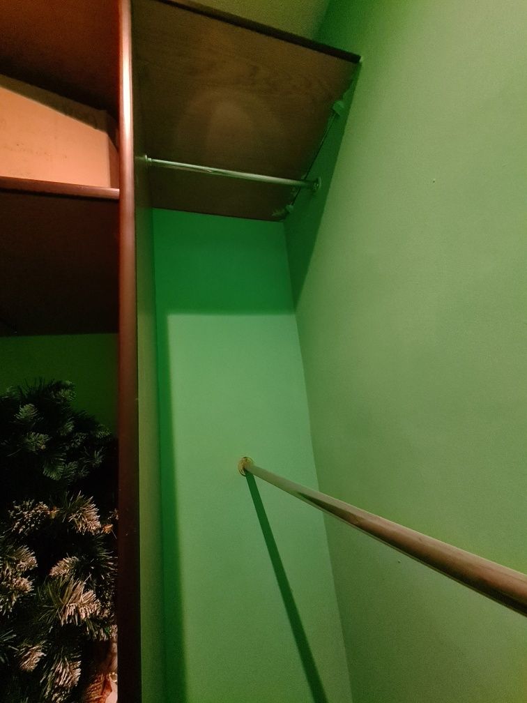 Garderoba półki relingi