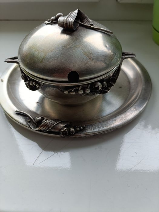Cukiernica z metalu