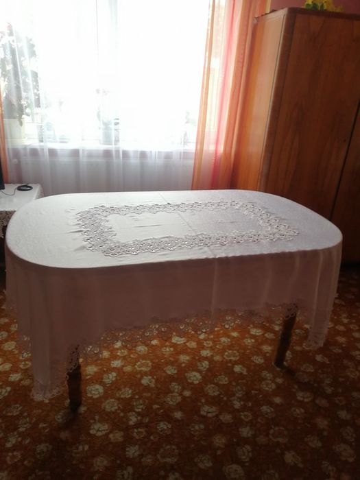 Stół, stół rozkładany.