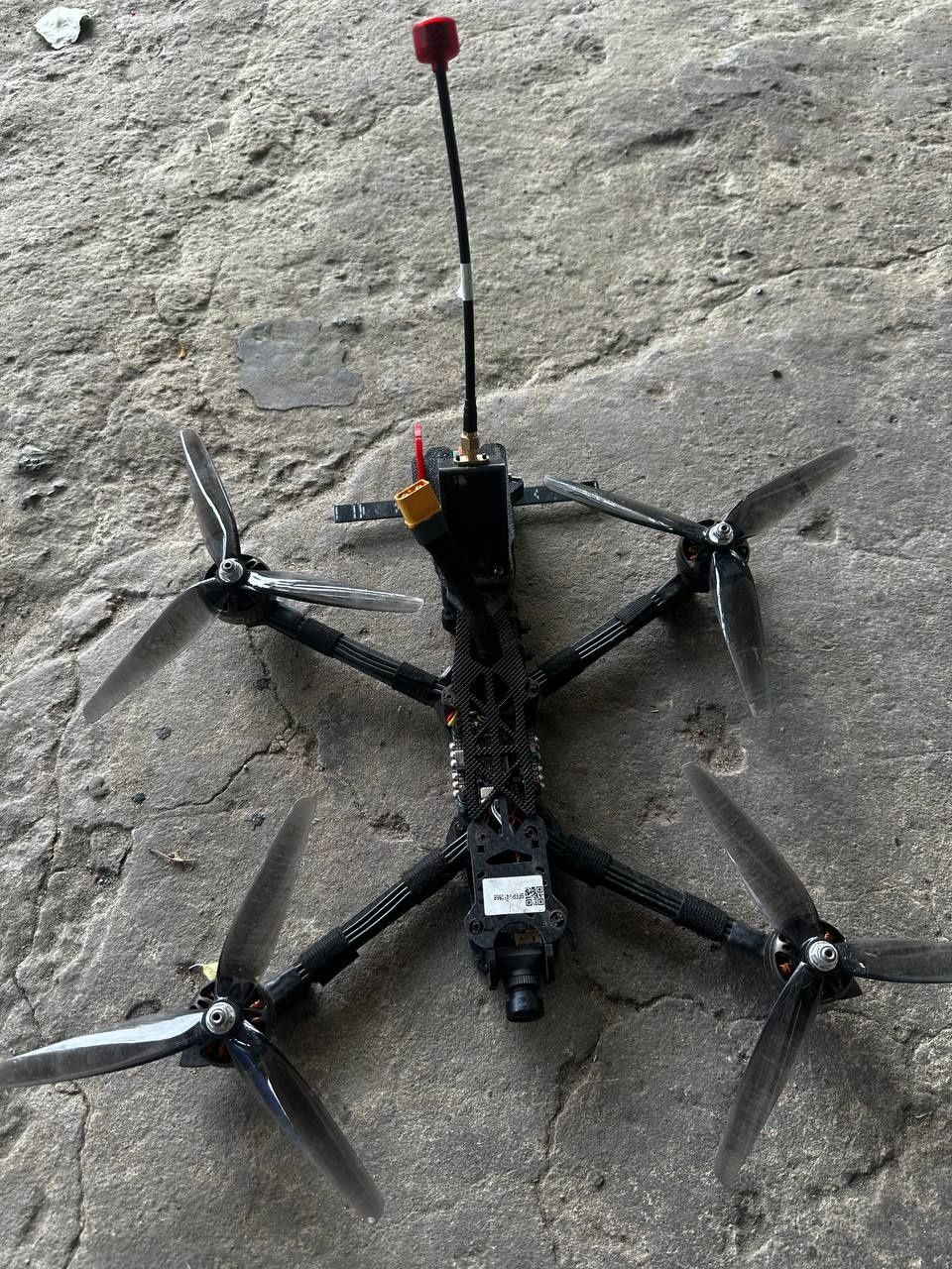 fpv дрон        .