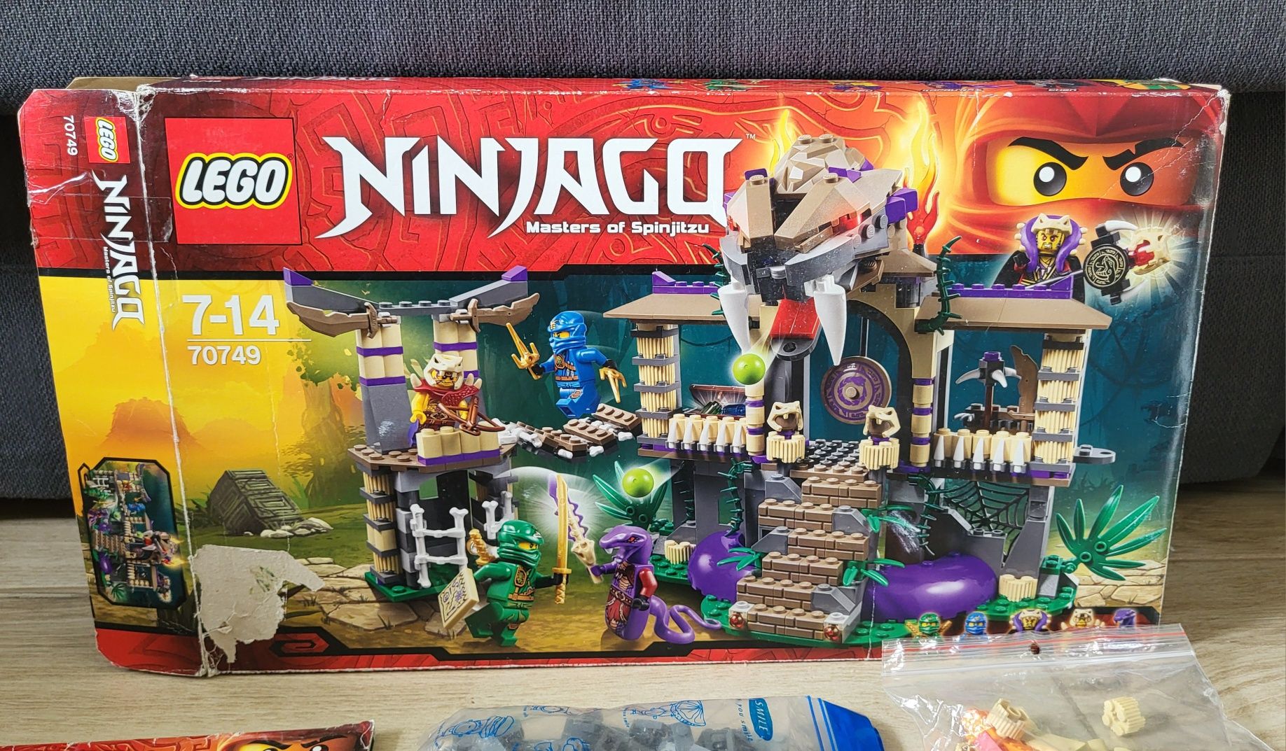Kompletny zestaw klocków Lego Ninjago 70749 Wężowe wrota