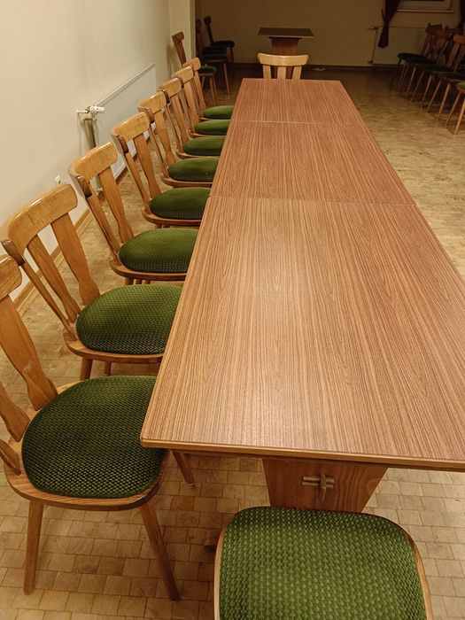 Stoły i krzesła drewniane