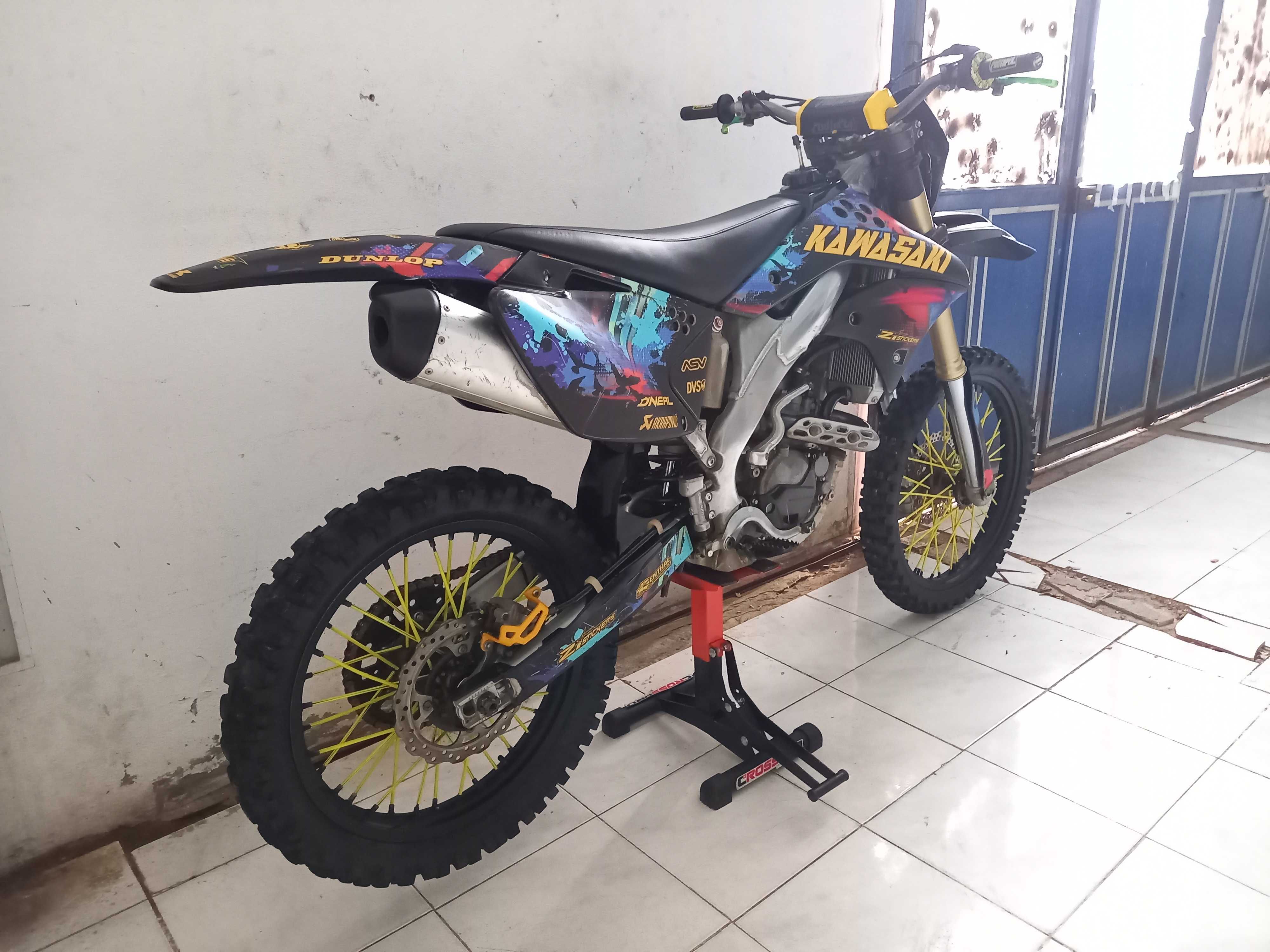 Kawasaki KXF 250 com 20H