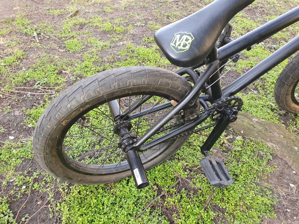 Rower wyczynowy Mafiabikes typu BMX seria Madmain plus pegi